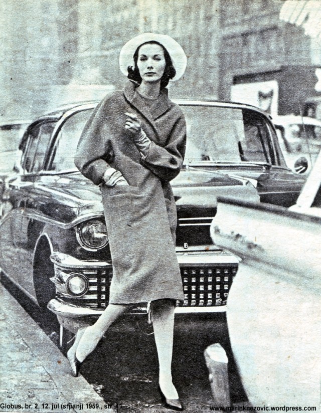 Model odjeven u kreaciju Žuži Jelinek