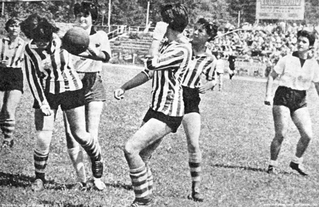 Nogometašice u žaru sportskog nadmetanja.