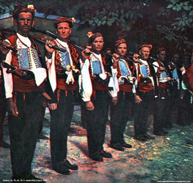 Postrojeni alkarski momci