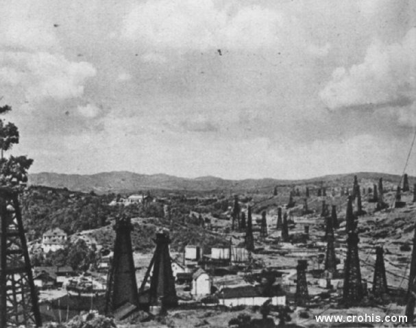 Naftna polja u Rumunjskoj. Uz upotrebu električne energije drugo obilježje druge industrijske revolucije bila je upotreba nafte i njezinih prerađevina. U razdoblju između dva svjetska rata naftna polja Rumunjske su imala iznimnu važnost. To će još više biti slučaj u doba 2. sv. r. kada će imati ključnu ulogu u opskrbi Njemačke naftom.