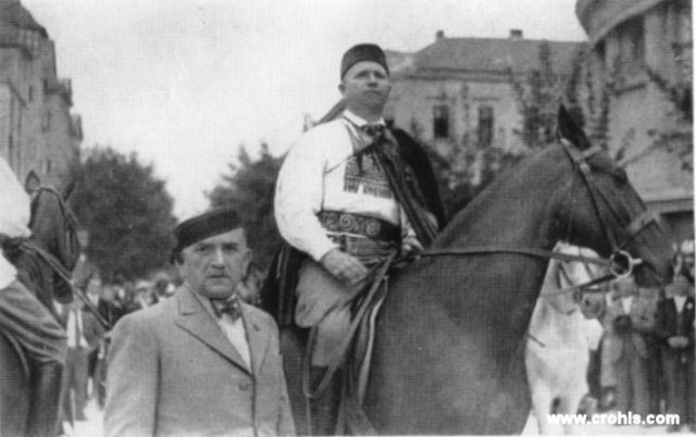 Djuka Kemfelja (na konju) vrhovni zapovjednik Hrvatske seljačke i građanske zaštite. 