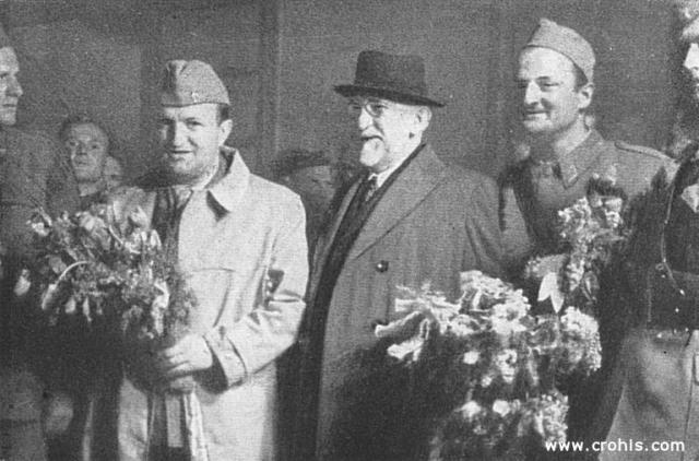 Vladimir Bakrić, Vladimir Nazor, Vicko Krstulović. Predsjednik nove Vlade Vladimir Bakarić, predsjednik ZAVNOH-a (zemaljskog antifašističkog vijeća Hrvatske) Vladimir Nazor i lokalni komunistički moćnik Vicko Krstulović. Jedini nekomunist i jedini neuniformiran je stari pjesnik Vladimir Nazor. Premda formalno glavna, njegova je uloga zapravo sporedna. Najveći utjecaj ima Vladimir Bakarić, koji će imati ključnu ulogu u komunističkom vladanju Hrvatskom sve do svoje smrti 1983.