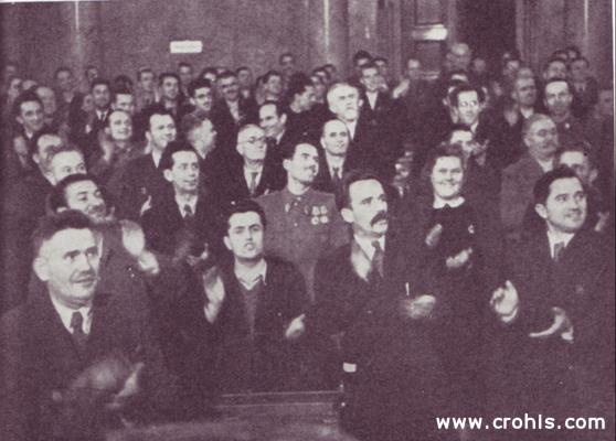 Proglašenje republike 1945. 29. 11. 1945., točno dvije godine od zasjedanja AVNOJ-a u Jajcu, završen je proces raskida s građanskom, monarhističkom Jugoslavijom. Uspostavljena je socijalistička („narodna“) i federativna republika.