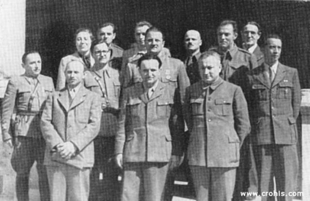 "Prva narodna vlada Hrvatske" . 14. travnja 1945. u Splitu je oblikovana „prva narodna“ Vlada Hrvatske. U njoj je bilo i građanskih političara, ali su glavnu ulogu u njoj imali komunisti na čelu s Vladimirom Bakarićem. Premda se proglasila „prvom narodnom vladom“ njezin je legitimet bio utemeljen na oružanoj borbi, a ne demokratskim izborima. 