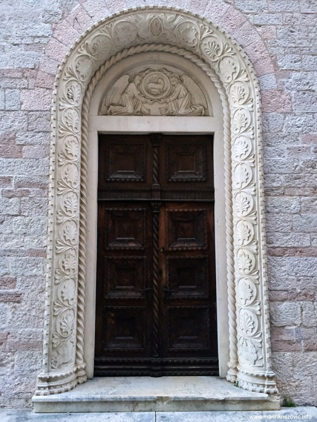 Katedrala sv. Tripuna, detalj