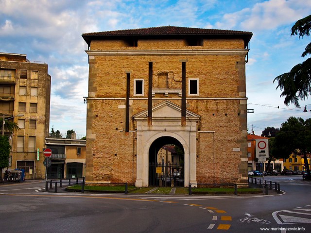 Vrata sv. Križa Padova